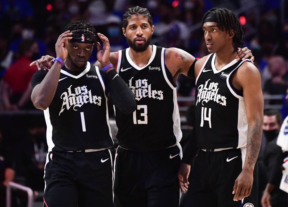 追求保罗，联手詹皇冲冠？湖人操作引爆联盟，字母哥也要加盟？（保罗成目标携手詹皇冲冠？湖人连番操作轰动联盟，字母哥或将加盟？）