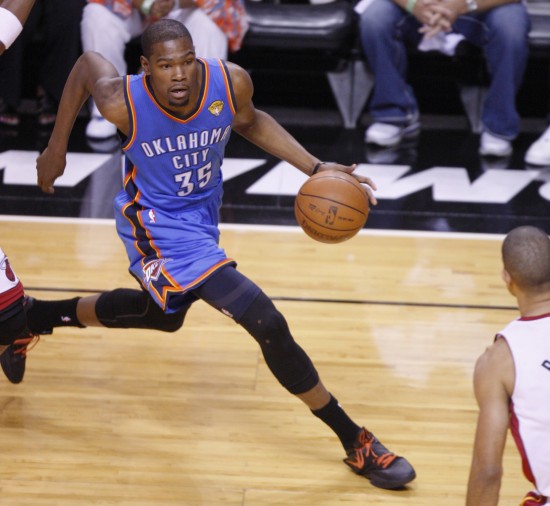 有奖金，“苏超”南京队征集2026赛季队徽、队歌、口号（“苏超”南京队启动2026赛季队徽、队歌、口号征集，设立奖金）