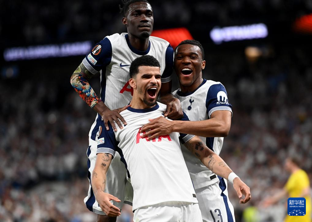 图片报：尤文和费内巴切想冬窗签磁卡，但球员不考虑提前离队（图片报：尤文与费内巴切有意冬窗引进磁卡，球员暂不考虑提前离队）