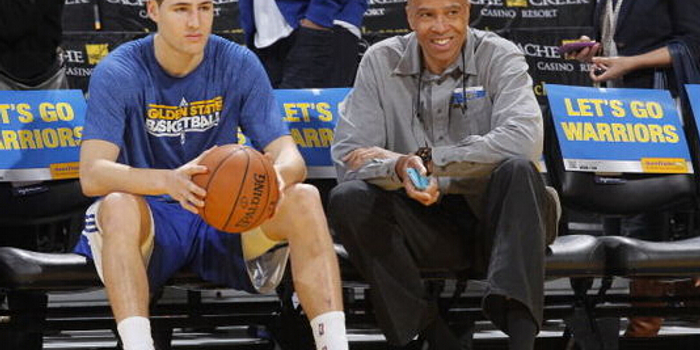 湖人詹姆斯关键三分锁定胜利（詹姆斯关键三分定胜局，湖人取胜）