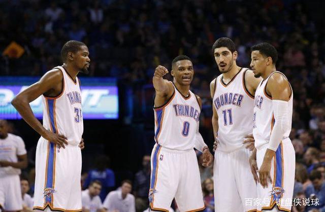 篮球鞋气垫与缓震差异解读（篮球鞋气垫与缓震：区别解析）