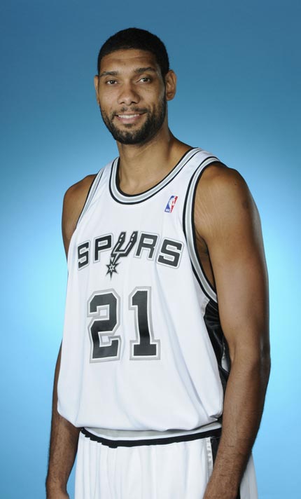 德比即将打响！枪手热刺发布对阵海报：萨卡、西蒙斯等人出镜（北伦敦德比倒计时！阿森纳与热刺发布对阵海报：萨卡、西蒙斯领衔亮相）