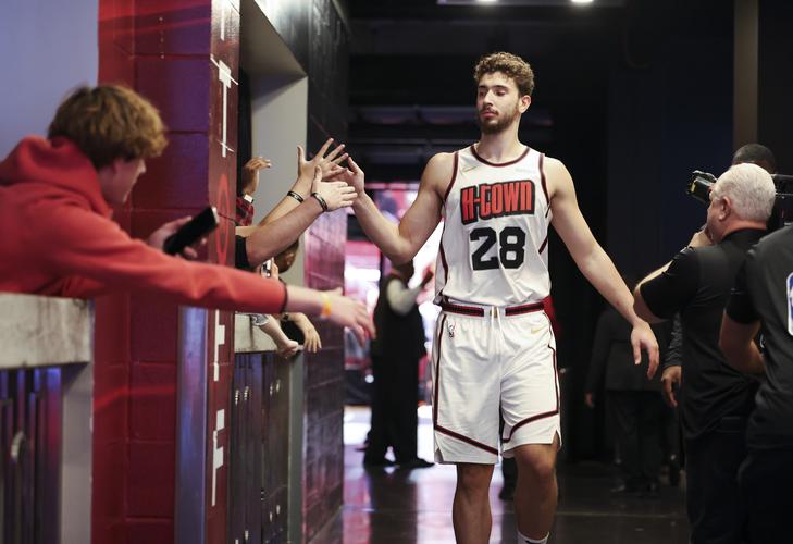 因长相帅气被盗用照片聊骚约炮，川超眉山队球员发声明辟谣（川超眉山队球员澄清辟谣：帅照遭冒用用于聊骚约炮，非本人所为）