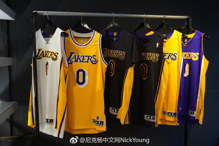 若日尼奥：萨拉赫是个好球员，我相信他很快能重整旗鼓（若日尼奥：萨拉赫实力不俗，我相信他很快会找回状态）