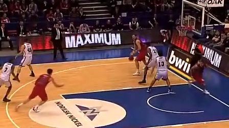 中超赛场争议判罚：VAR判罚引发热议,（中超赛场再起争议，VAR判定引发热议）