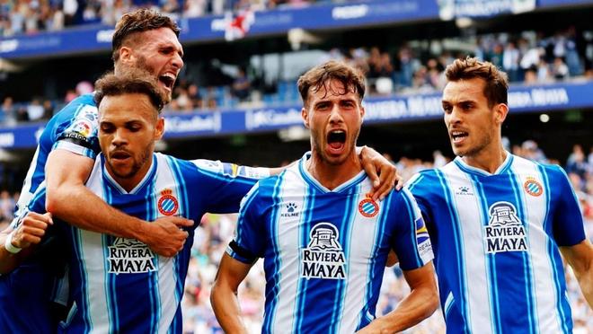 进步了！尼克斯本赛季前24场战绩和数据全方位优于上赛季（尼克斯显著进步：本季前24场战绩与数据全面领先上季）