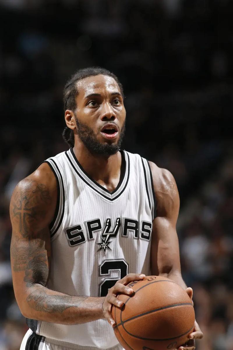 贝蒂斯 - 巴塞罗那：拉卡尔图哈的榜首之争（拉卡尔图哈榜首大战：贝蒂斯对决巴塞罗那）