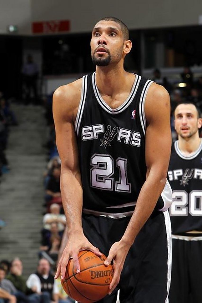 卡马文加在圣马梅斯的光芒与遗憾：进球后遭遇伤病打击（圣马梅斯之夜的喜与痛：卡马文加破门后不幸伤退）