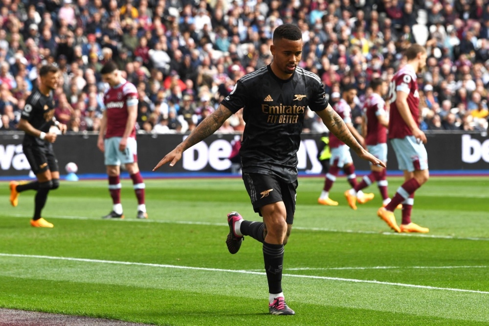 追平切尔西升英超第6！B费2射1传一战造2大神迹，曼联4-1复仇狼队（曼联4-1雪耻狼队升至英超第6追平切尔西！B费双响+助攻缔造两项神迹）