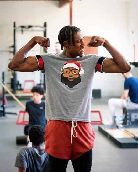 卡佩罗：阿莱格里让一支散乱的米兰具备争冠实力，但还少中锋（卡佩罗：阿莱格里将散乱的米兰打造成争冠之师，但仍缺中锋）