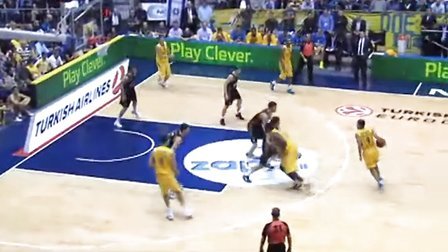 巴甲半场：塔利亚里传射建功，尤文图德2-1克鲁塞罗（半场战报：塔利亚里一传一射，尤文图德暂2-1领先克鲁塞罗）