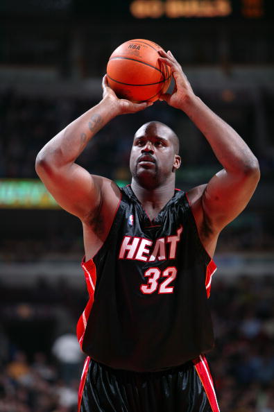 雄鹿替补席发光表现抢眼（雄鹿替补群闪耀，表现亮眼）