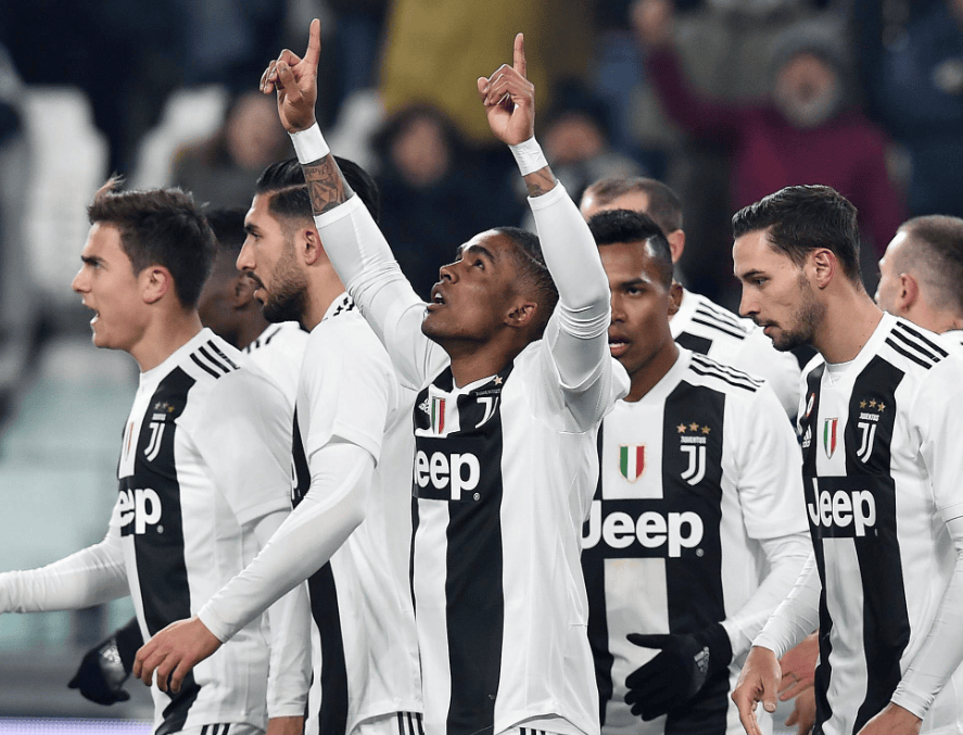 曼联的不稳定表现：马兹拉维的愤怒与反思（曼联起伏不定：马兹拉维的愤怒与自省）