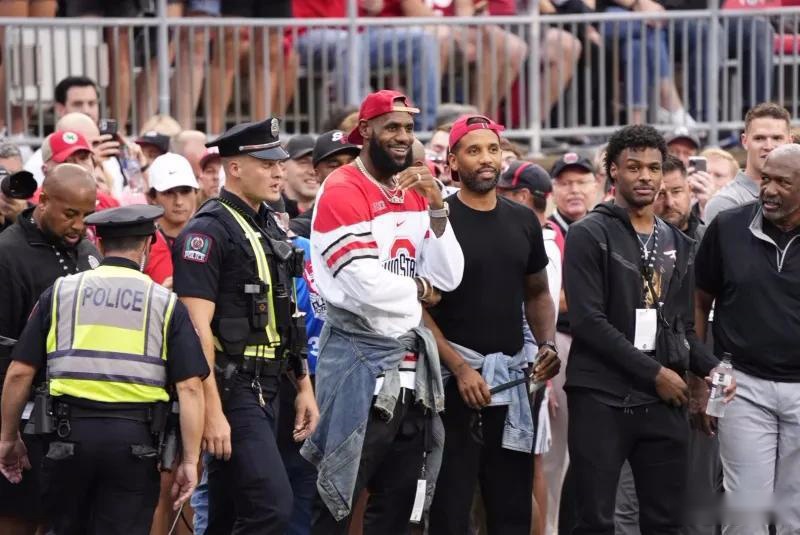 快船表示卢指导发言有误，哈登目前并未确定出战（快船澄清卢指导言论，哈登出战尚未确定）