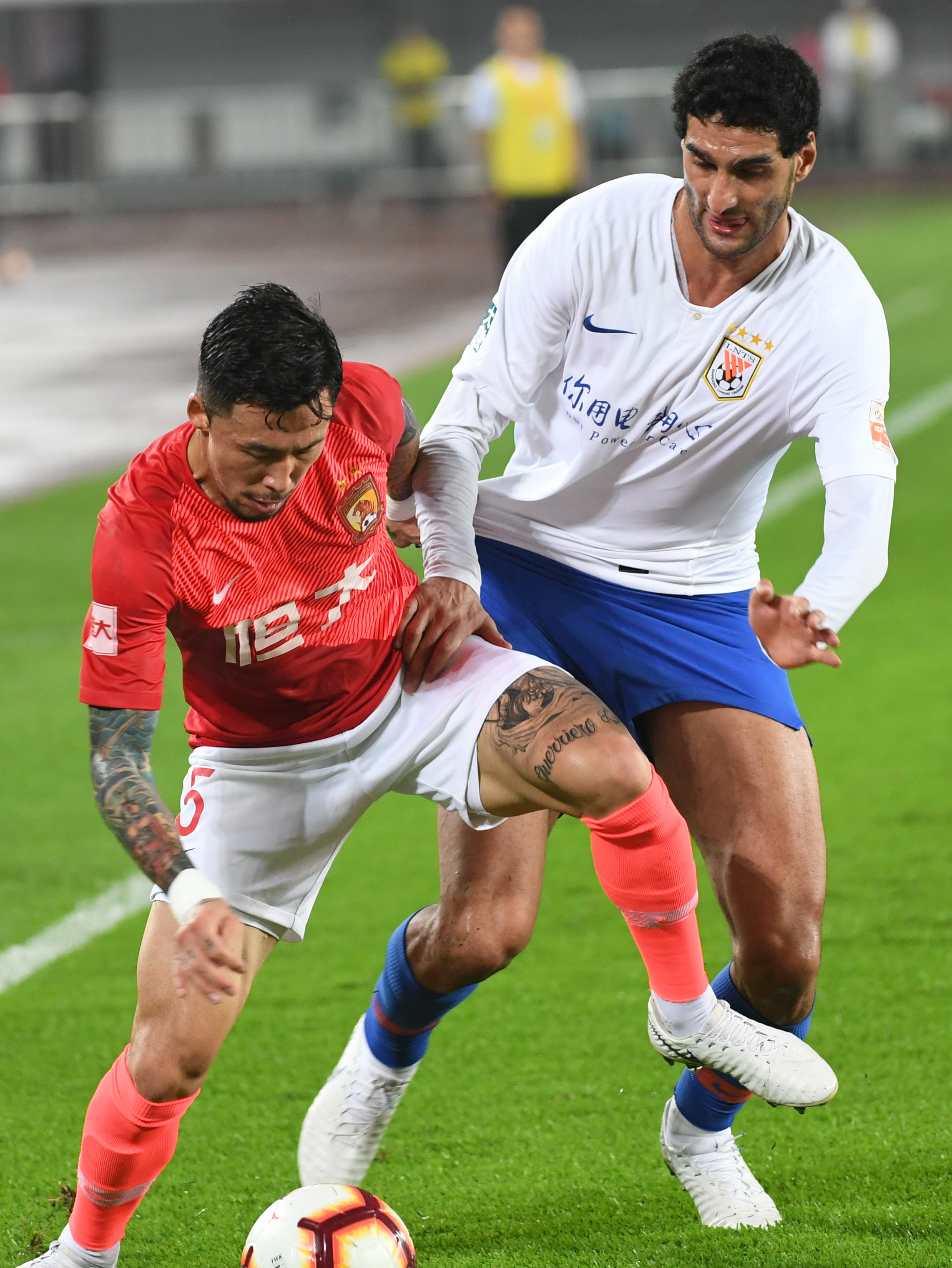 姆伯莫近7次代表喀麦隆出场，球队打进9球他一人直接参与5球（近7场代表喀麦隆出战，姆伯莫直接参与球队9球中的5球）