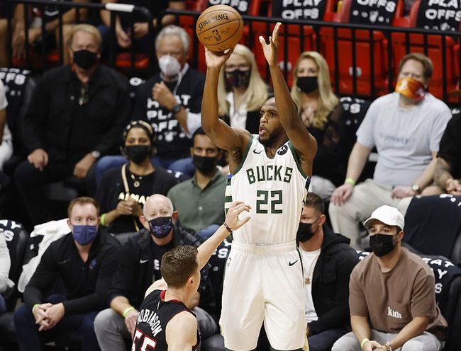 皇马欧冠客战利物浦大名单：阿诺德战旧主，贝林、姆巴佩在列（皇马欧冠客场挑战利物浦名单出炉：阿诺德对阵老东家，贝林与姆巴佩入选）