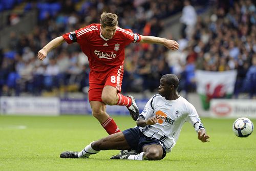 埃贝尔：我们还在与于帕进行续约谈判；诺伊尔应该去踢世界杯（埃贝尔：与于帕续约仍在推进；诺伊尔理应参加世界杯）