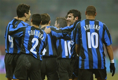 足球世界杯官方公布首批裁判名单，引发讨论（世界杯官宣首批裁判名单，掀起热议）