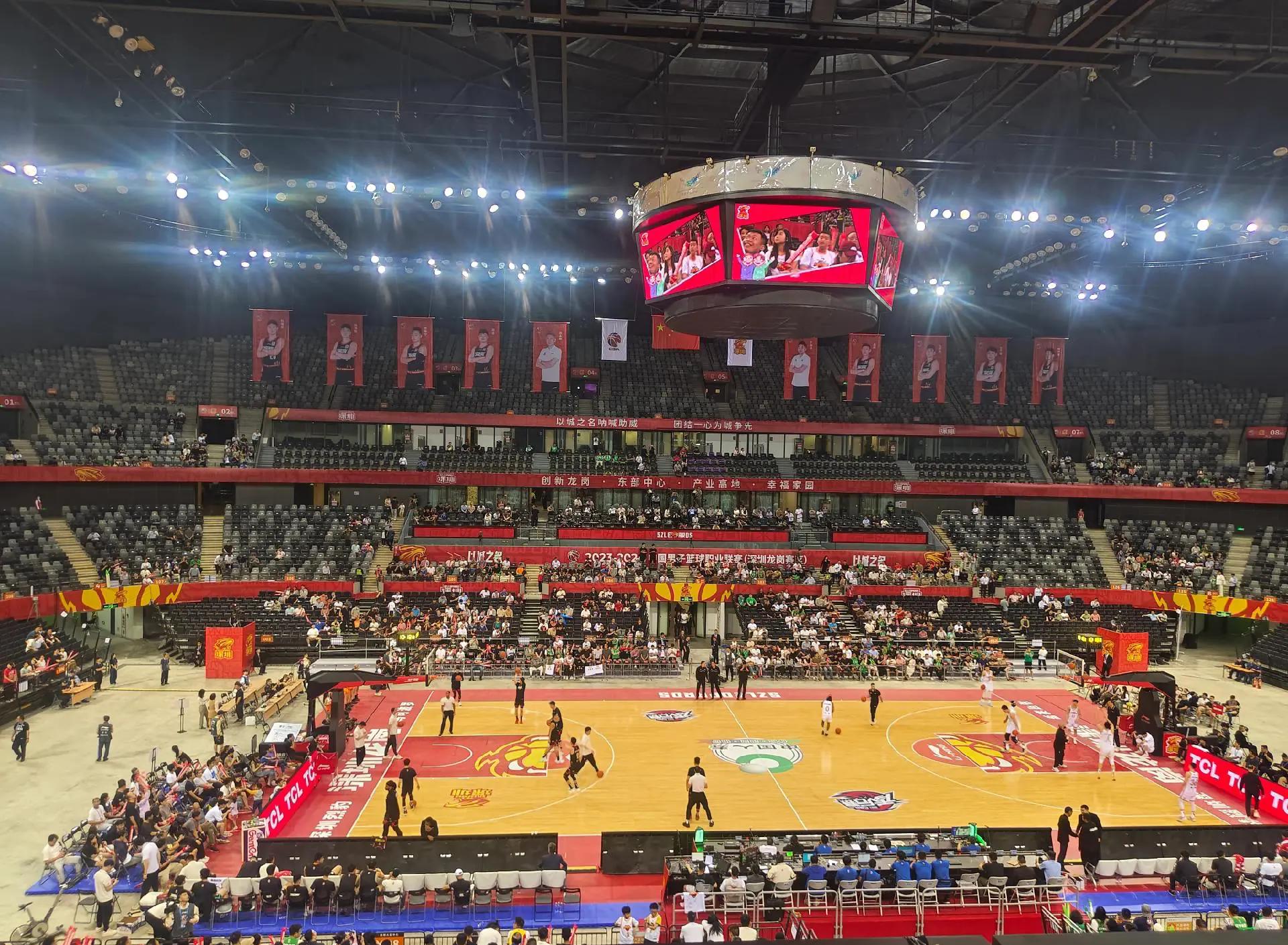 国米三后卫体系滴水不漏（国米三中卫防线固若金汤）