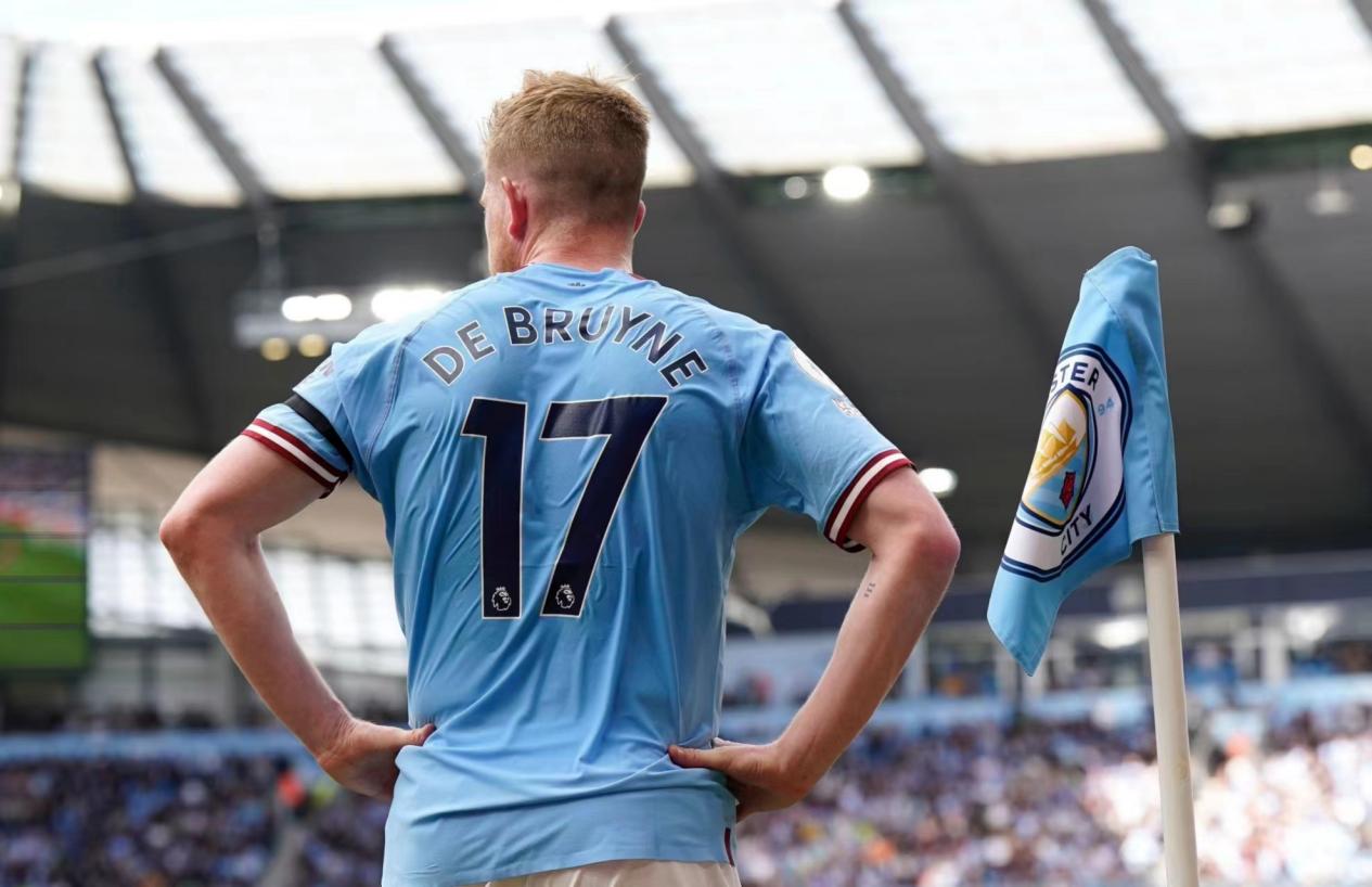 麦克丹尼尔斯第三节5中5轰12分，带领森林狼迫近比分（麦克丹尼尔斯第三节5投全中砍12分，助森林狼缩小差距）