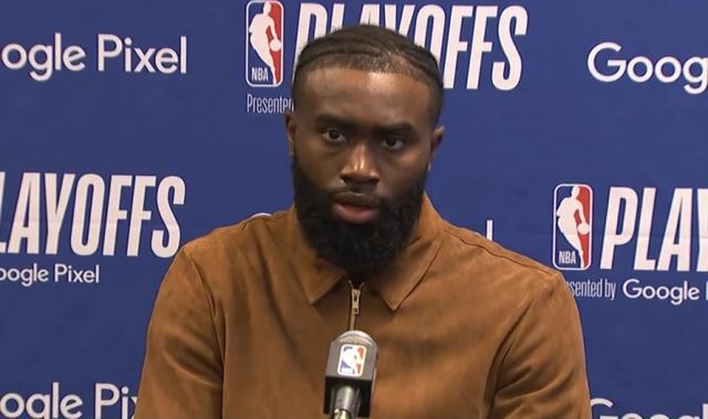 曼联官方分享本赛季全家福，男女足球员一同拍摄（曼联官方发布本赛季合照，男足女足齐亮相）