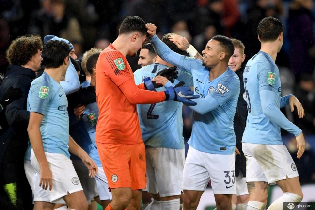 山东泰山推出官方授权球星卡，每盒售价698元（山东泰山发售官方授权球星卡，单盒定价698元）