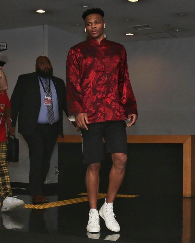 33分10板10助！迪班萨成NCAA最年轻30分三双球员（33分10篮板10助攻！迪班萨刷新NCAA最年轻30分三双纪录）