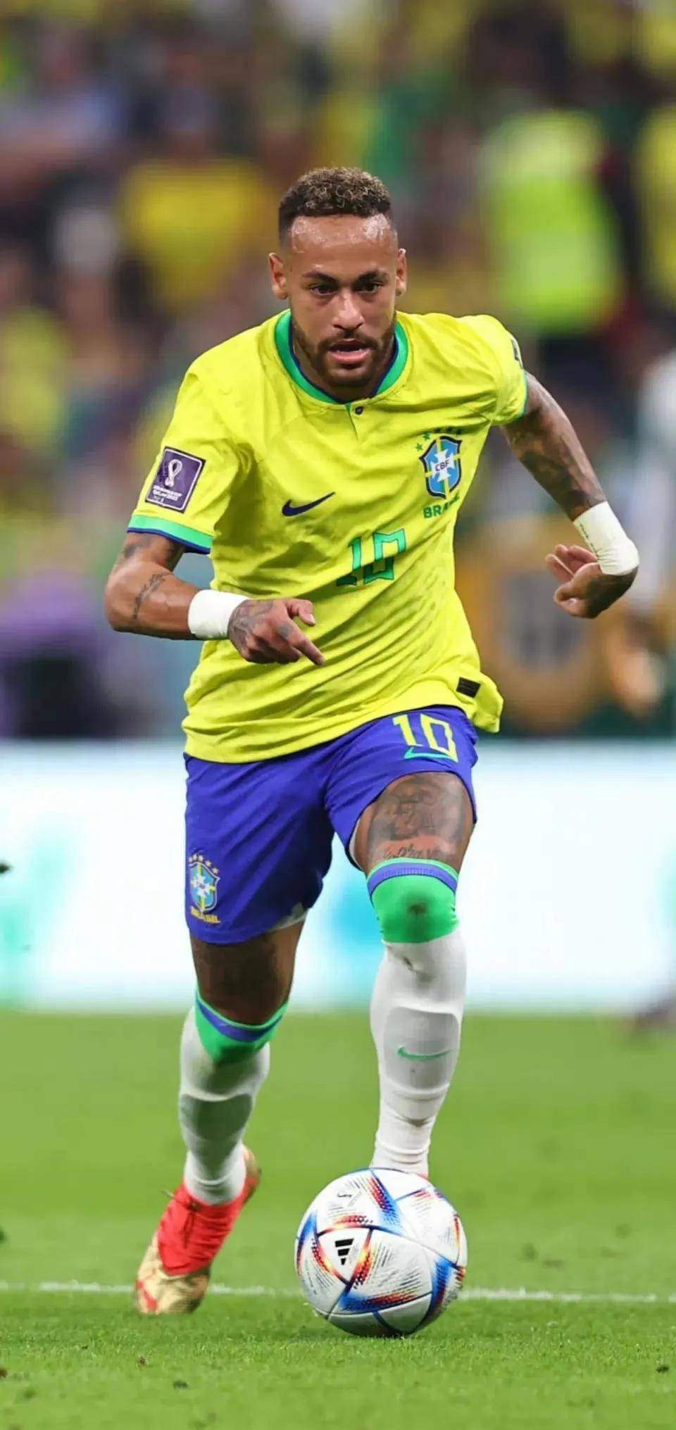 佛罗伦萨主帅：先踢完这场再考虑意甲，我们需要赢球提升士气（佛罗伦萨教头：这场打完再谈意甲，必须用胜利提振士气）