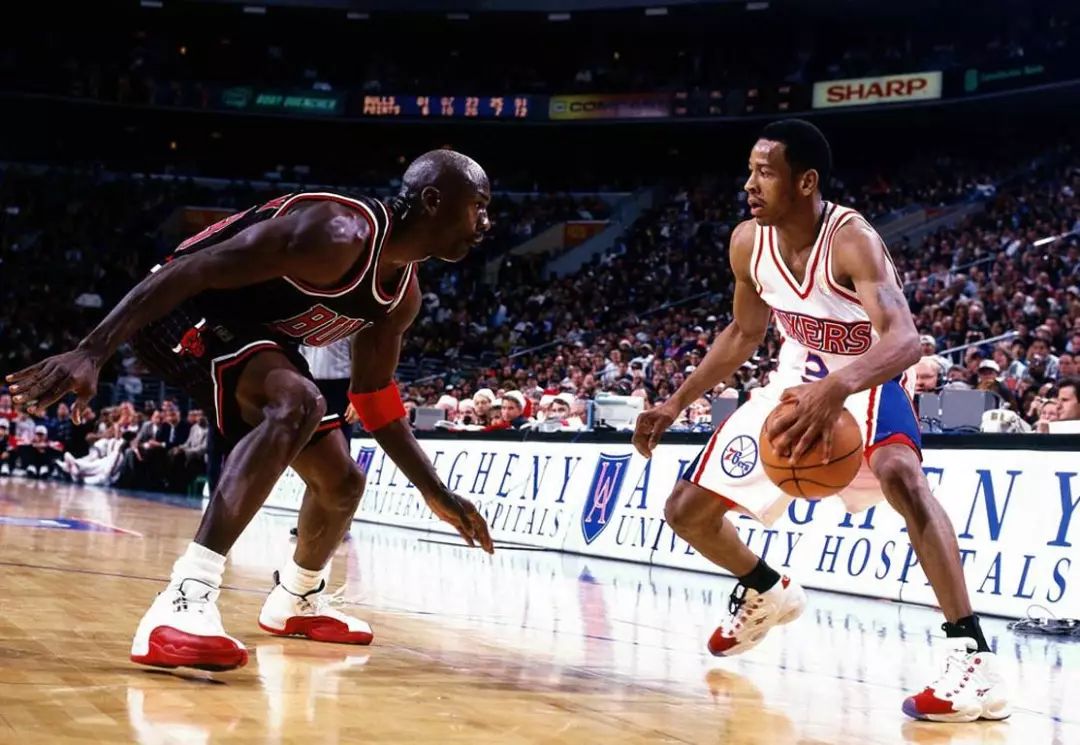 意甲半场：穆哈雷莫维奇传射，萨索洛暂2-1佛罗伦萨（半场战报：穆哈雷莫维奇一传一射，萨索洛2-1领先佛罗伦萨）