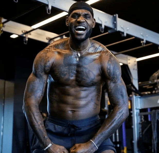 半场：新鹏城1-1成都，安永佳开场闪击，费利佩建功（半场战罢：新鹏城1-1成都，安永佳闪电破门，费利佩扳平比分）