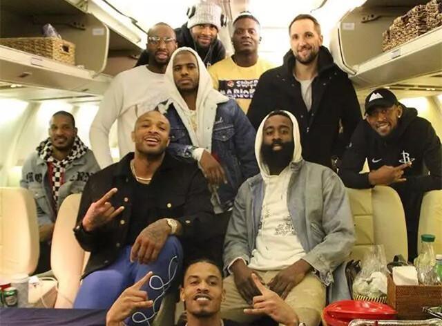 西甲半场：博耶点射破门，阿拉维斯暂1-0皇家社会（西甲半场战报：博耶点球建功，阿拉维斯暂以1-0领先皇家社会）