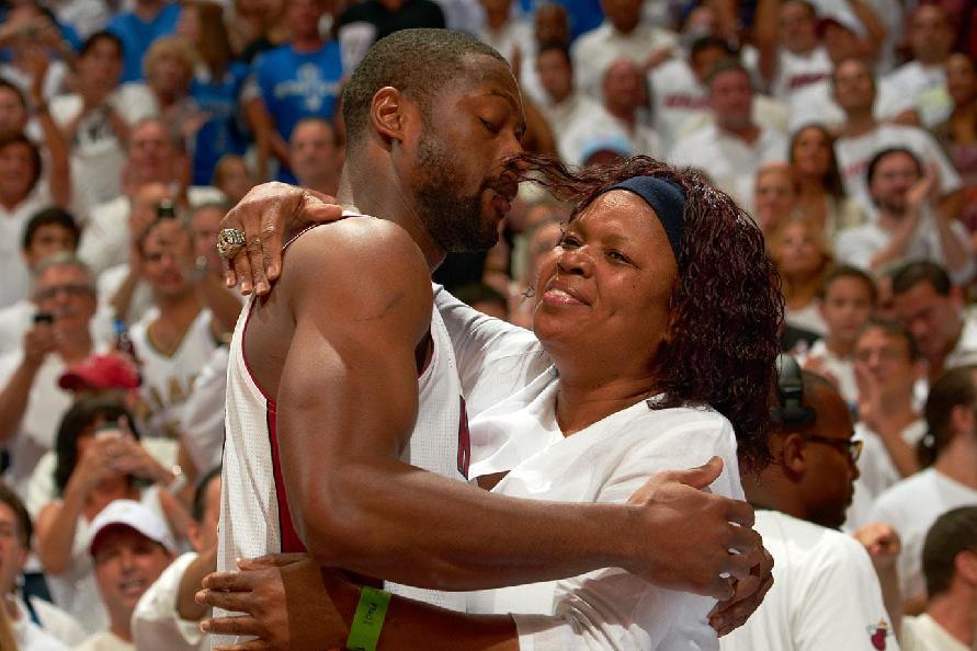 霍伊伦：我想进球，但我是团队型球员，球队获胜最重要（霍伊伦：我渴望进球，但团队优先，赢球最关键）